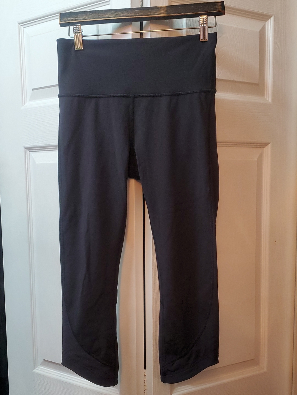 LULULEMON SIZE 6 Black Active CROP Leggings 21IN inseam
